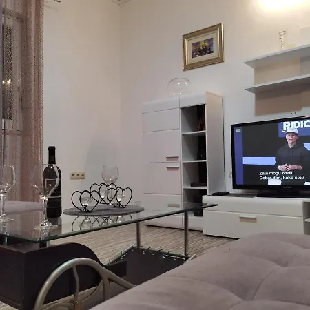 Rosa Apartment